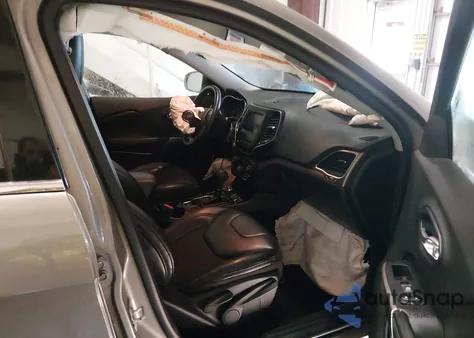 2019 Jeep Cherokee Latitude Plus 4X4 z USA, uszkodzony, nr VIN 1C4PJMLB9KD472323